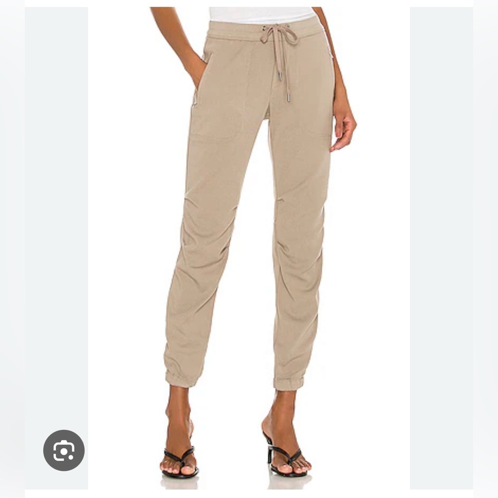 New Utility Soft Drape Pant in Chino
JAMES PERSE joggers sz 3
